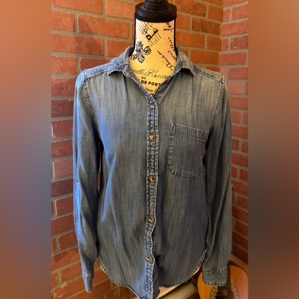American Eagle Outfitters Blue Casual Button Down Shirt